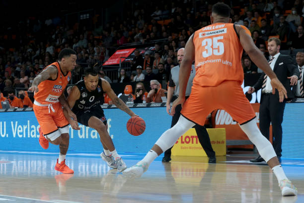 在内线的强 在内线的强