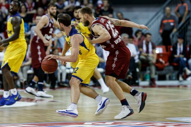 年轻球员容 年轻球员容